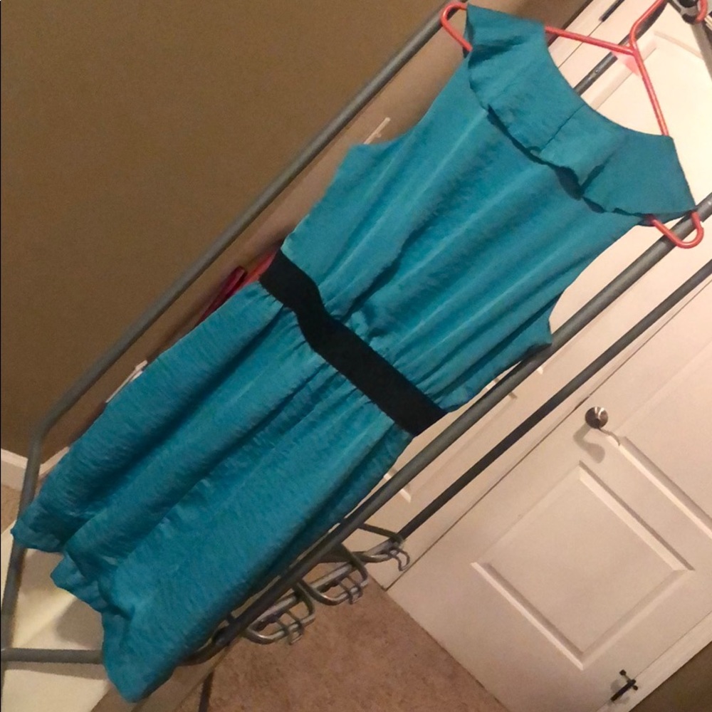 Dress - Picture 3 of 4